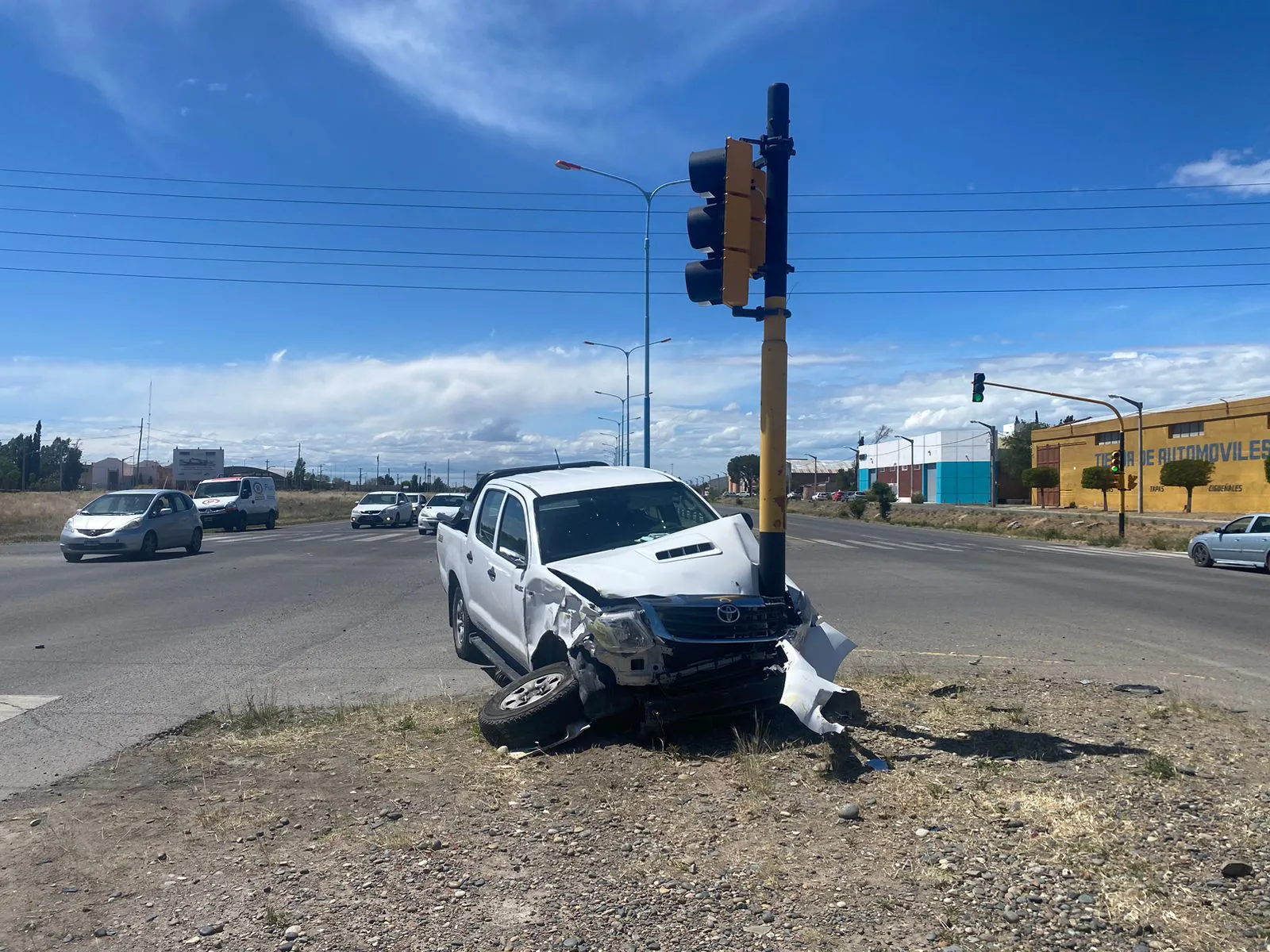 Fuerte Colisi N Entre Dos Camionetas En Trelew