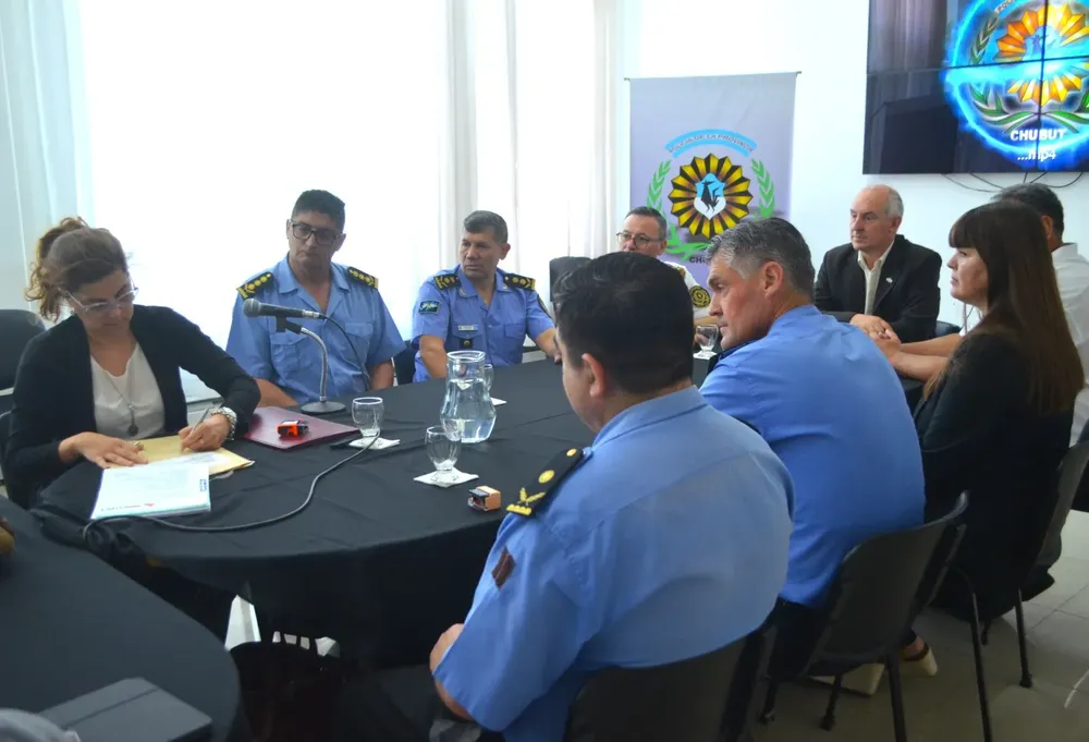 Apertura de sobres de nueva licitacion publica para chalecos