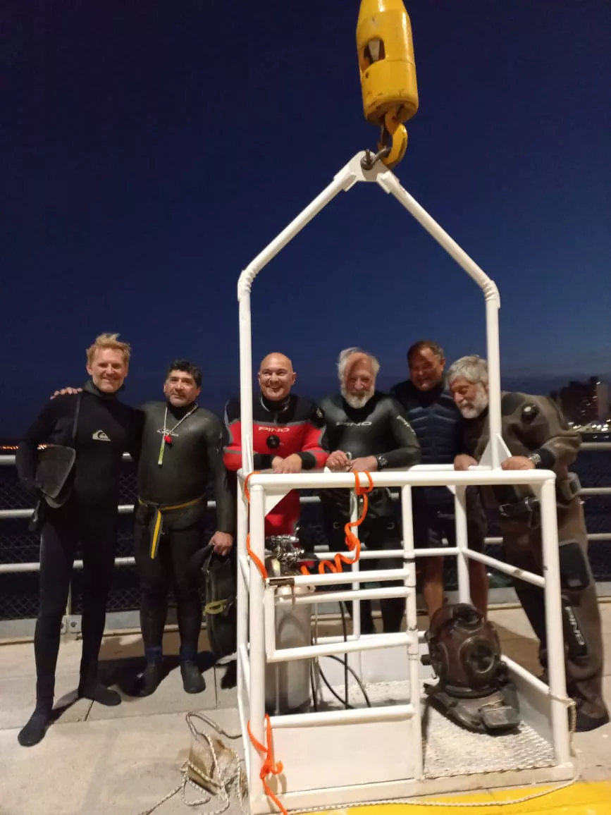 Buzos en el Via Crucis submarino