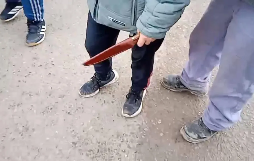 Violencia en acto de Arriba Chubut. Foto Radio 3