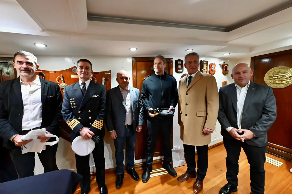 ef742f0c-d031-49a1-a2c0-e49dd579c0aa