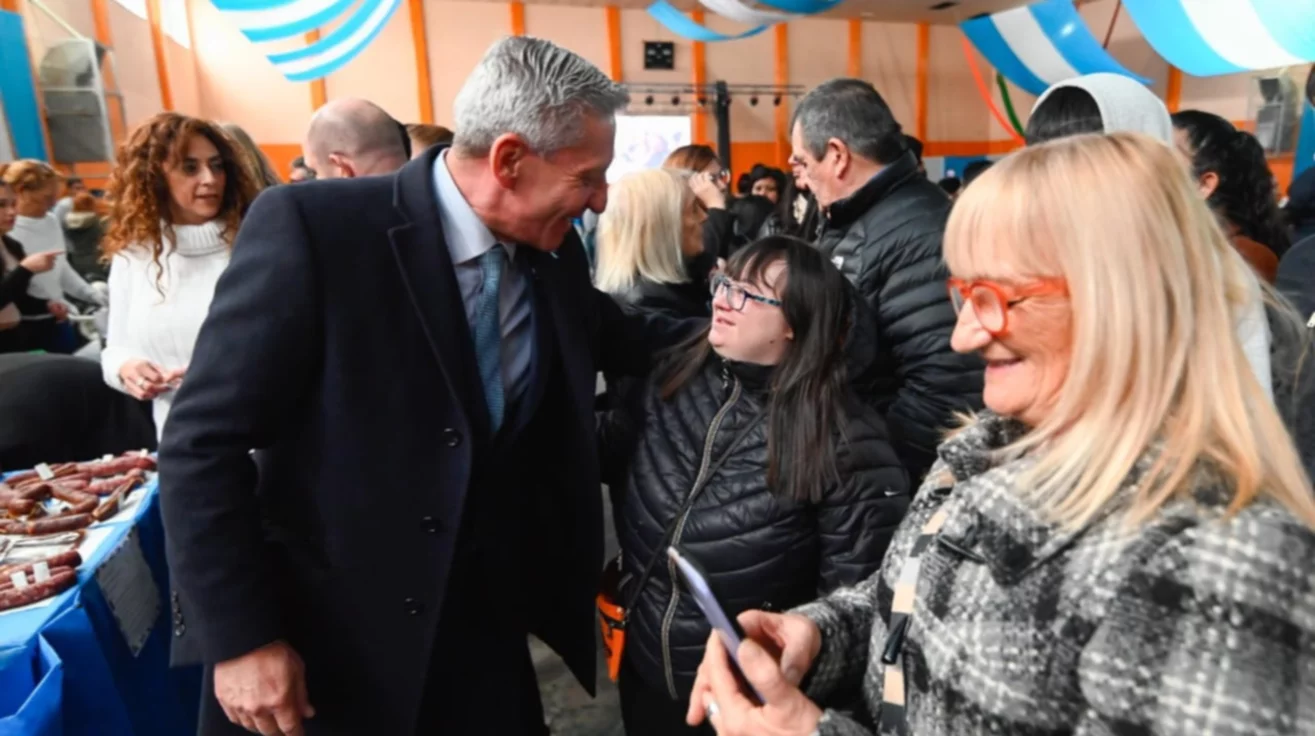 ACTO Y RECORRIDA DE STAND (1)