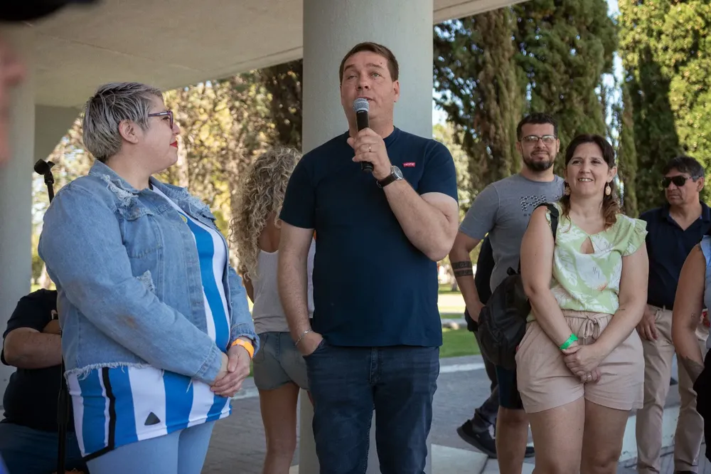 En intendente Damián Biss en la llegada de las Copas En intendente Damián Biss en la llegada de las Copas