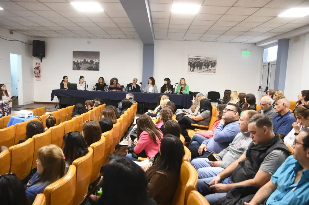 f93ee196-3a58-4144-bd4c-c256cc9adc2f