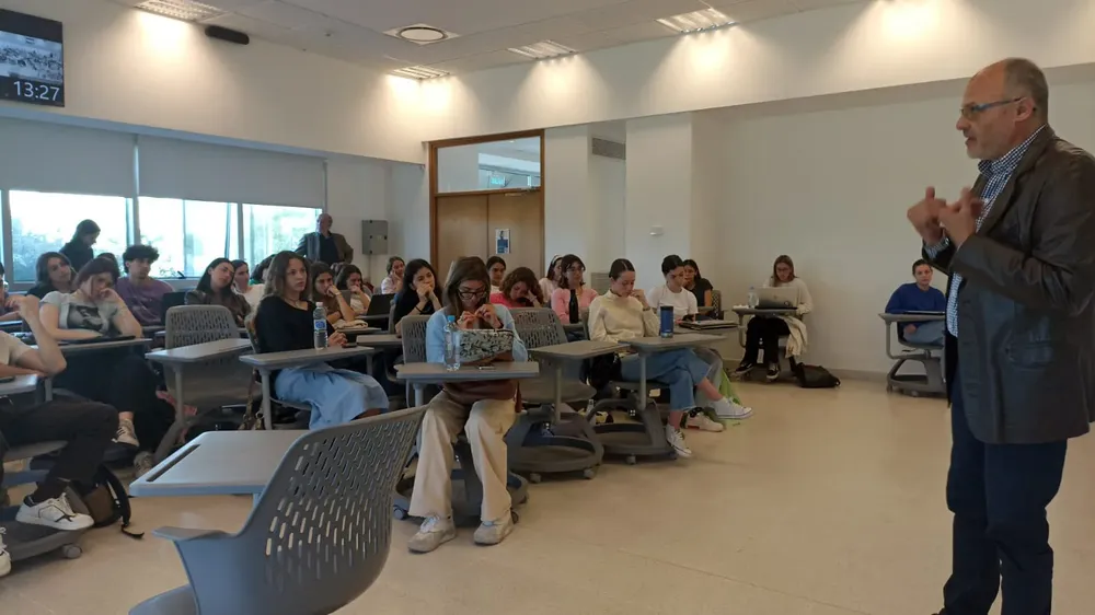 Horacio Barrios en encuentro sobre la radio 