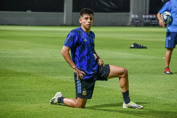 OFICIALIZARON LA LLEGADA DE ECHEVERRI AL MANCHESTER CITY