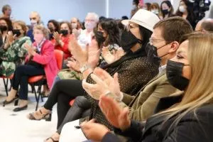 RECONOCIMIENTOS A MUJERES