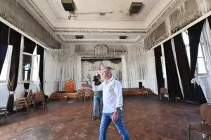 CASADE GOBIERNO INCENDIADA