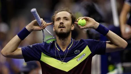 MEDVEDEV LE GANÓ A ALCARAZ Y JUGARÁ LA FINAL