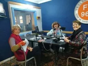 Débora Valente junto a las pianistas Alicia Ferrari y Nelly Calle