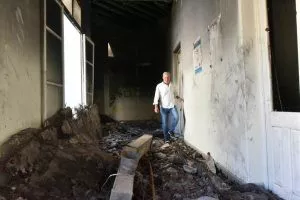 CASADE GOBIERNO INCENDIADA
