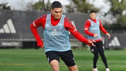 Juanfer acelera en River.