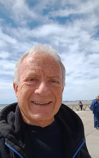 Julio Lagos De Paseo Por Madryn.