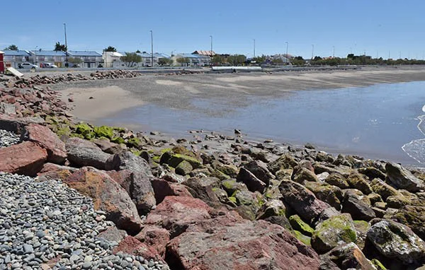 Personal de la Policía del Chubut trabajó en el lugar para preservar la escena.