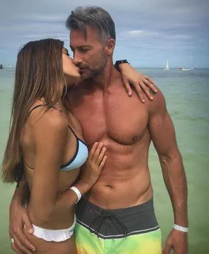 CNSHF6S4YZDVJHZGHHVALFFAUA