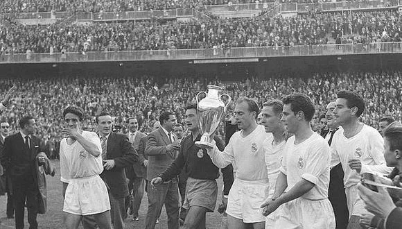 Real Madrid de Di Stéfano gana su segunda Copa Champions League.