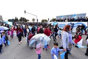 CONTINÚAN ABIERTAS LAS INSCRIPCIONES PARA EL DESFILE DEL 25 DE MAYO