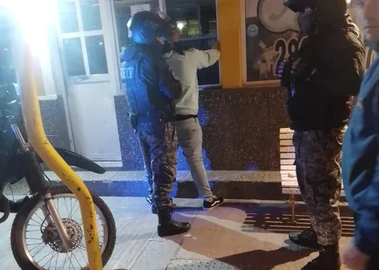 pistolero detenido motos