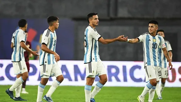 CON POLÉMICA, ARGENTINA IGUALÓ 2 A 2 CON VENEZUELA