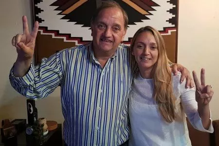 Carlos Linares junto a Claudia Bard