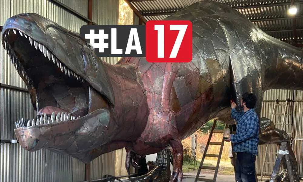 Escultura de Dinosaurio hecho en hierro