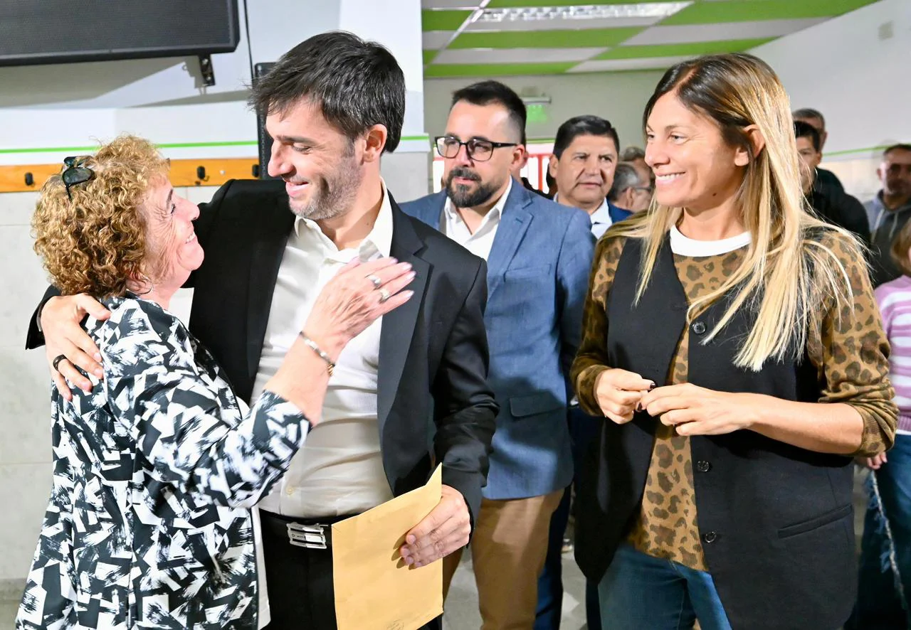 El gobernador con jubilados