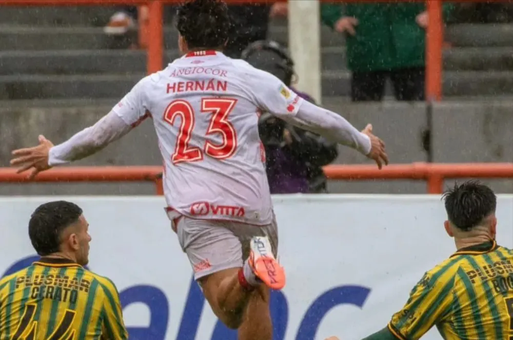 Argentinos Juniors venció 2-0 a Aldosivi en Mar del Plata