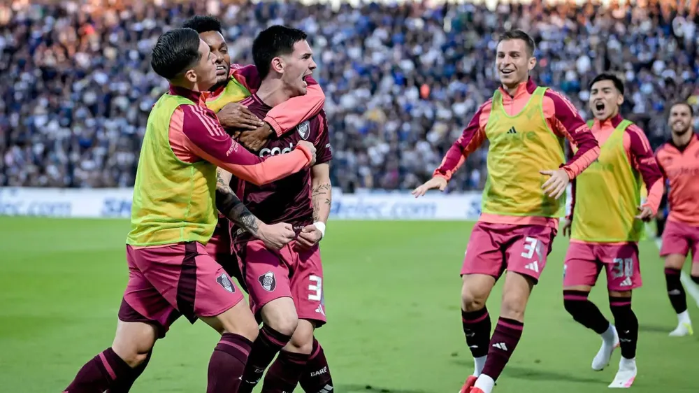River goleó 3 a 0 ante Gimnasia en El Bosque.