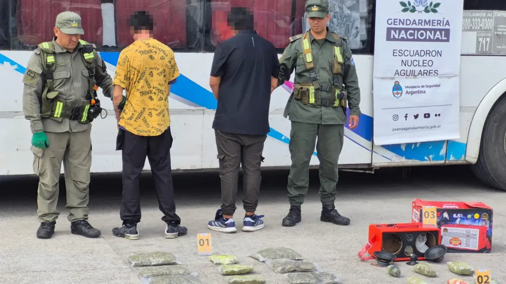 Detienen a dos pasajeros que ocultaban marihuana