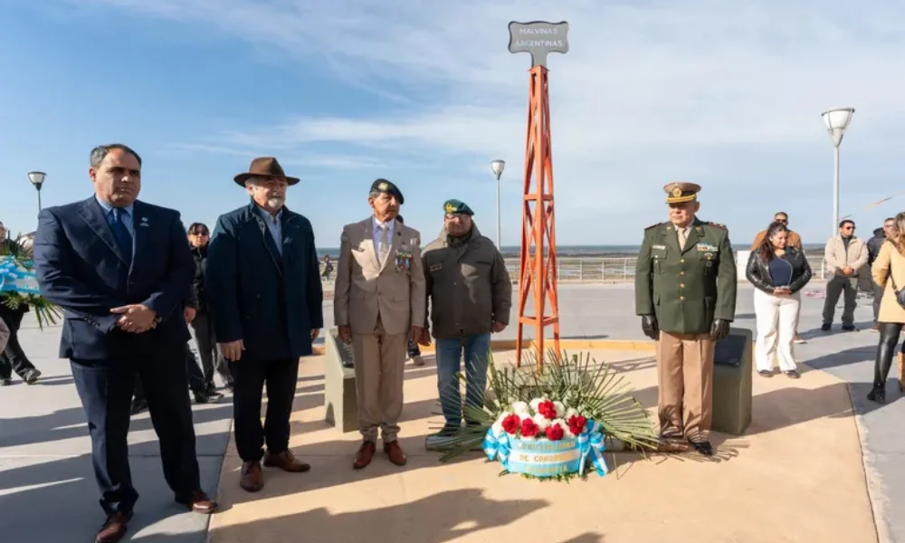 ofrenda floral en Comodoro por Malvinas
