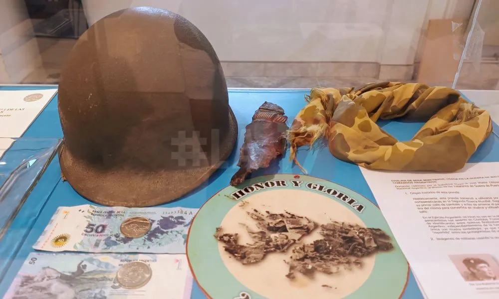 La17 en el Museo de Malvinas en del Centro de Veteranos Madryn 16