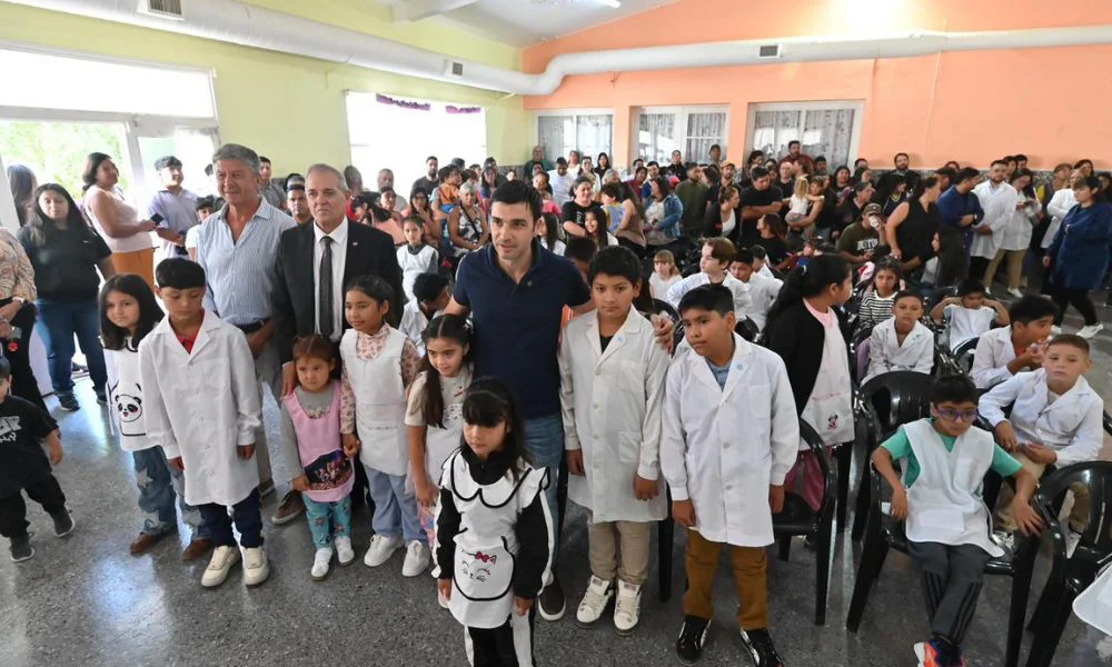 Ignacio Torres inauguró el inicio del ciclo lectivo en Camarones
