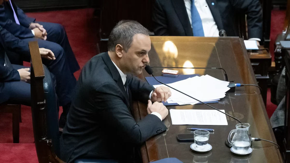 Canceló Adorni