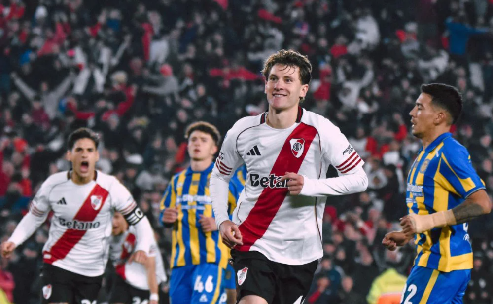 El equipo de Eduardo Coudet destrabó una semifinal cerrada con un penal de Facundo Colidio.