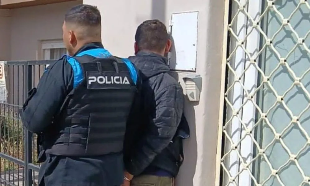 Delincuente detenido en pleno centro de Trelew