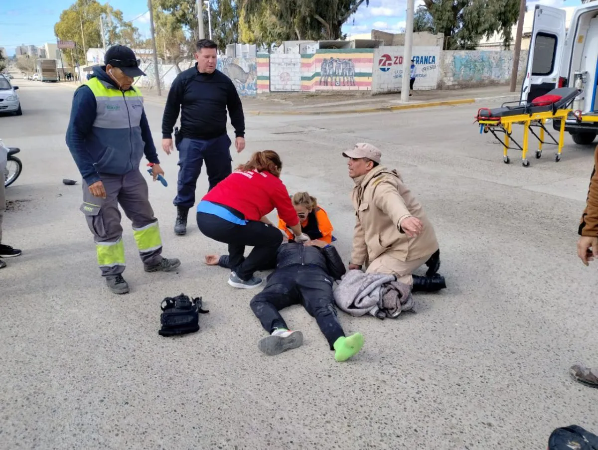 Choque. moto- kangoo- Policial Madryn-1