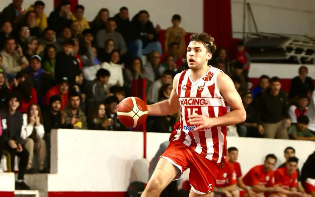 Racing sorprendió en el clásico y cortó la racha de Huracán