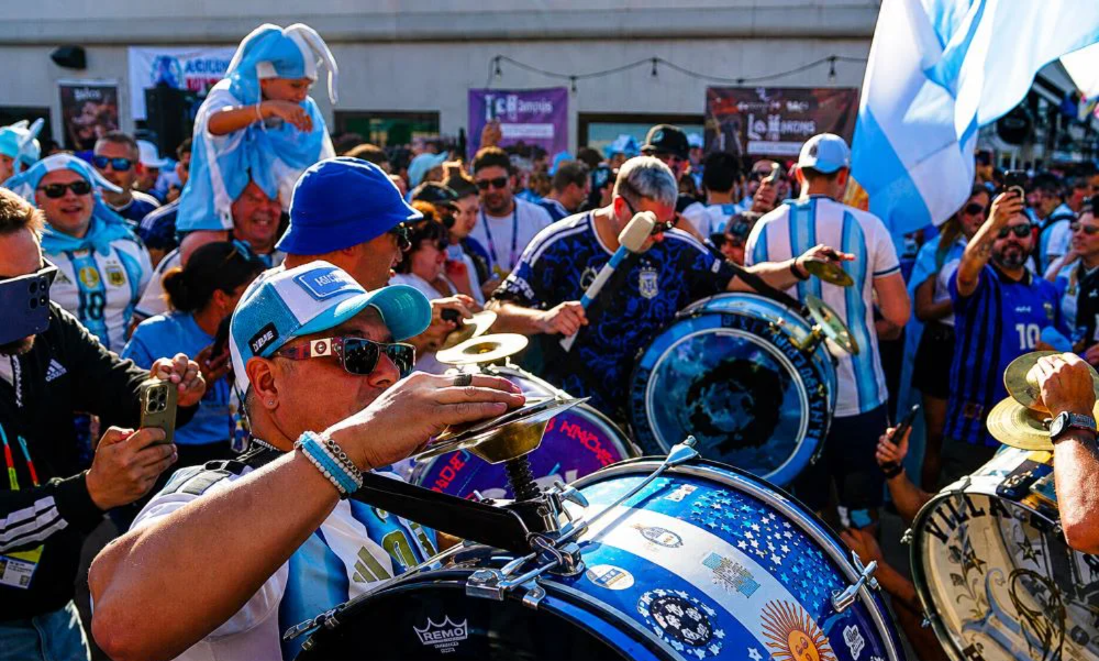 La llegada de los primeros simpatizantes desató una multitudinaria convocatoria en la ciudad estadounidense.