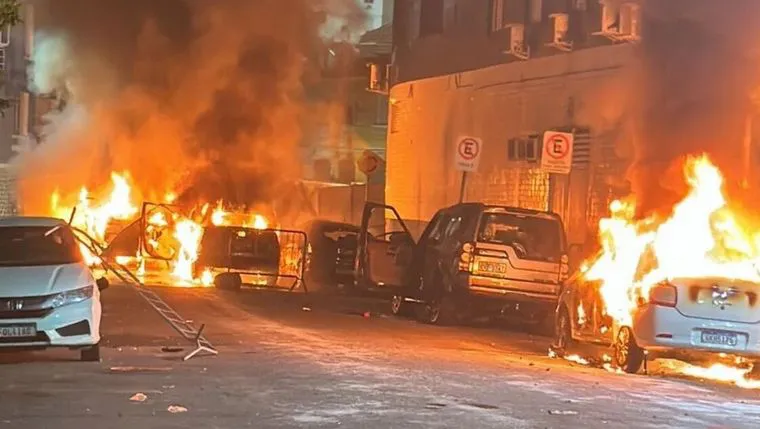 LOS HINCHAS DEL SANTOS SE ENOJARON TRAS EL DESCENSO