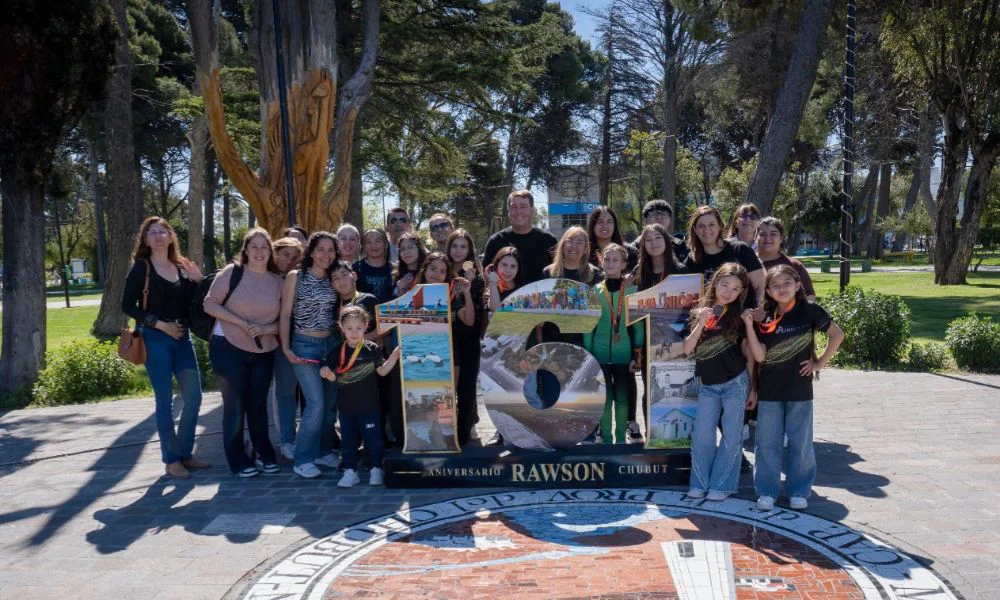 Damián Biss y los campeones de patín artístico