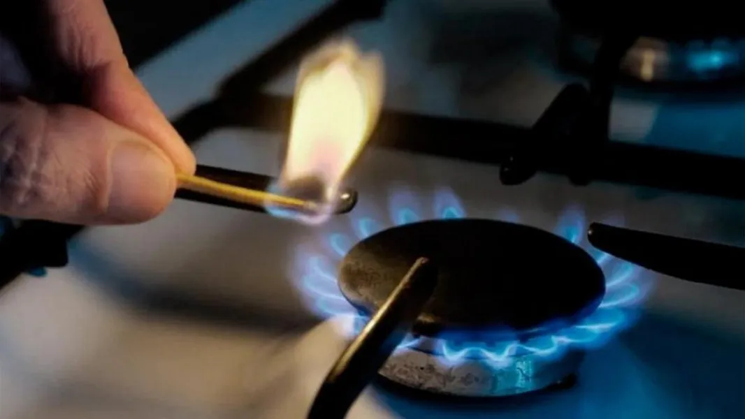 Gas