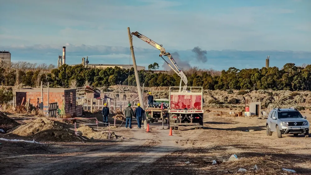 Ampl铆an la red de electricidad en Barrio Parque Agroforestal de Puerto Madryn