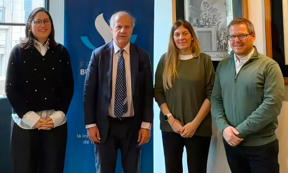 Florencia Papaiani con autoridades de la Fundación Bunge y Born