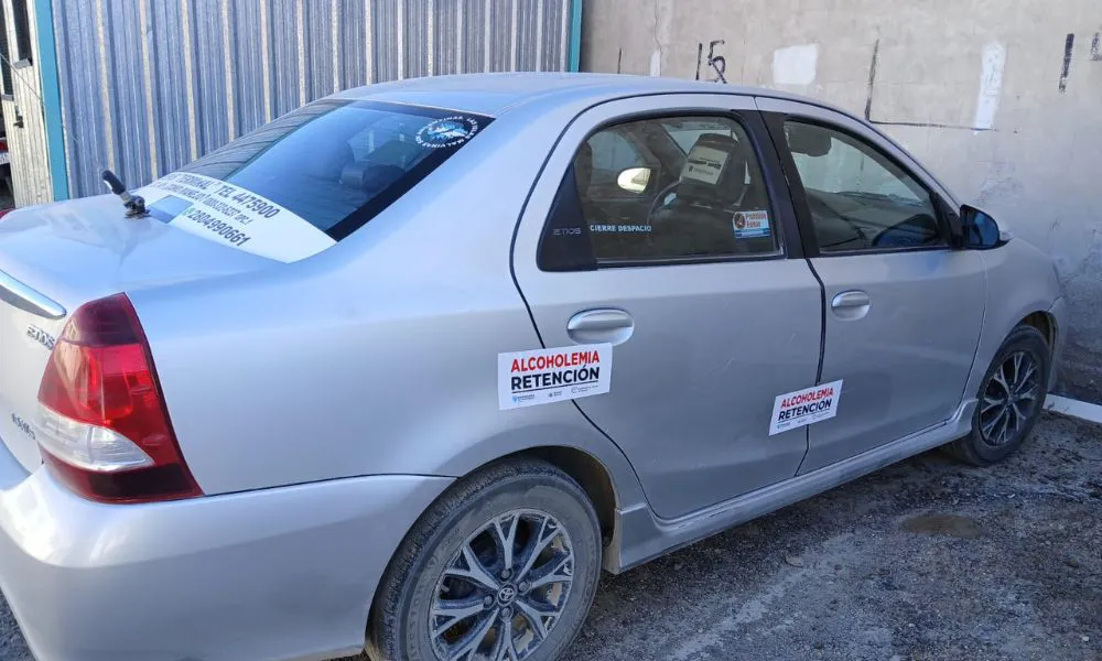 Remis secuestrado por alcoholemia positiva de la conductora