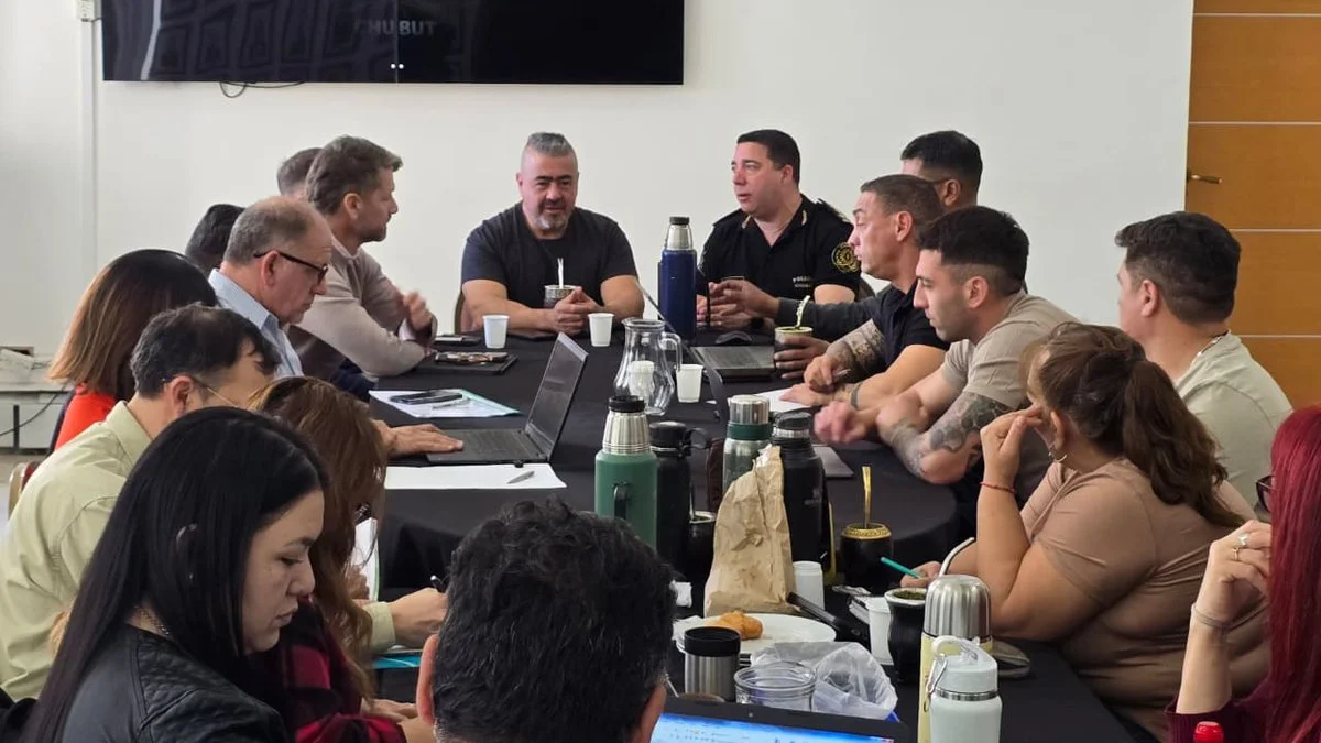 Reunión de funcionarios con Co.Bi.Pol.