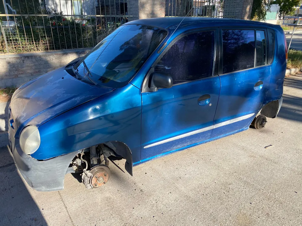 Le-robaron-3-ruedas-de-su-vehiculo-