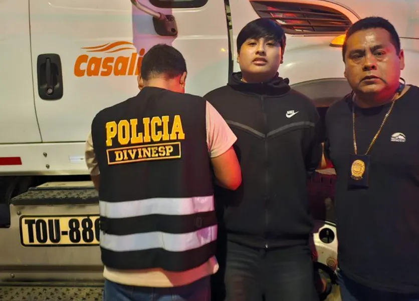 pequeño j detenido