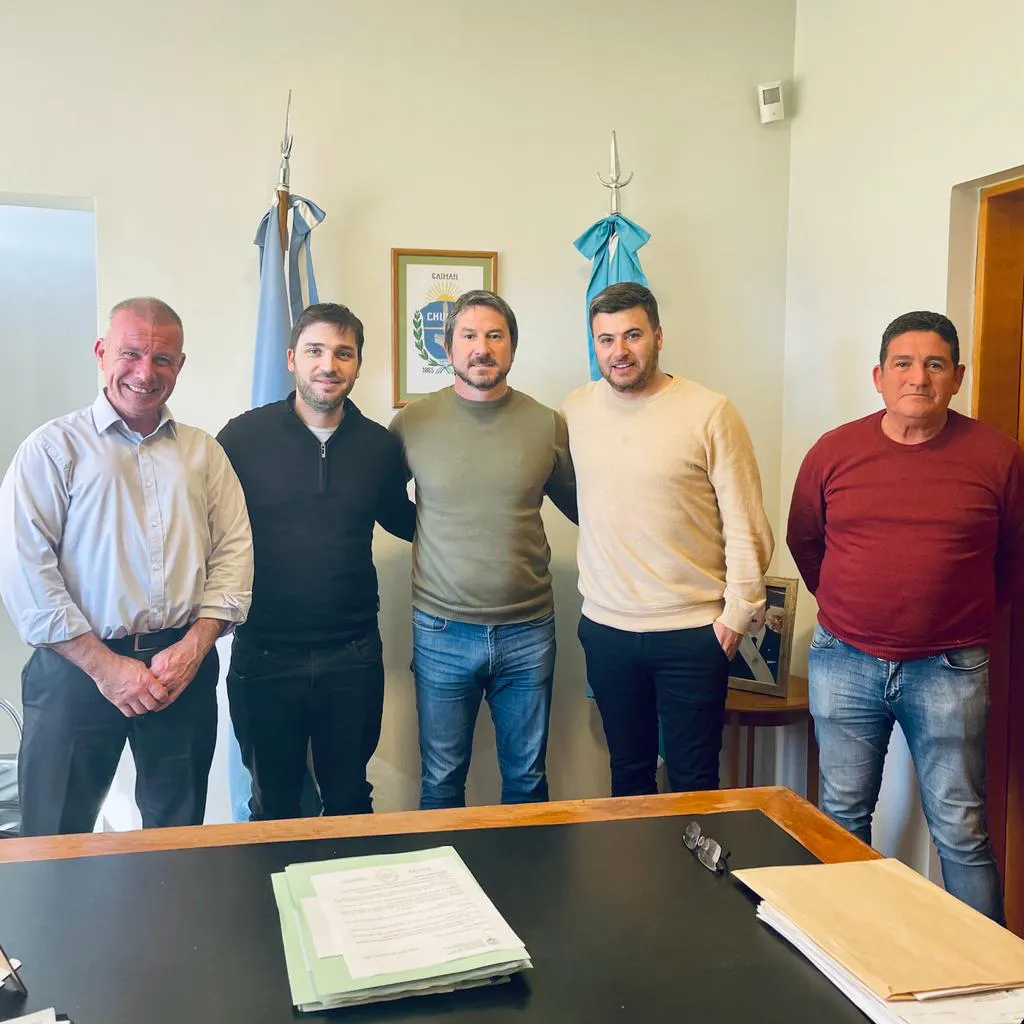 Ignacio-Torres-con-intendente-del-Valle-de-Chubut