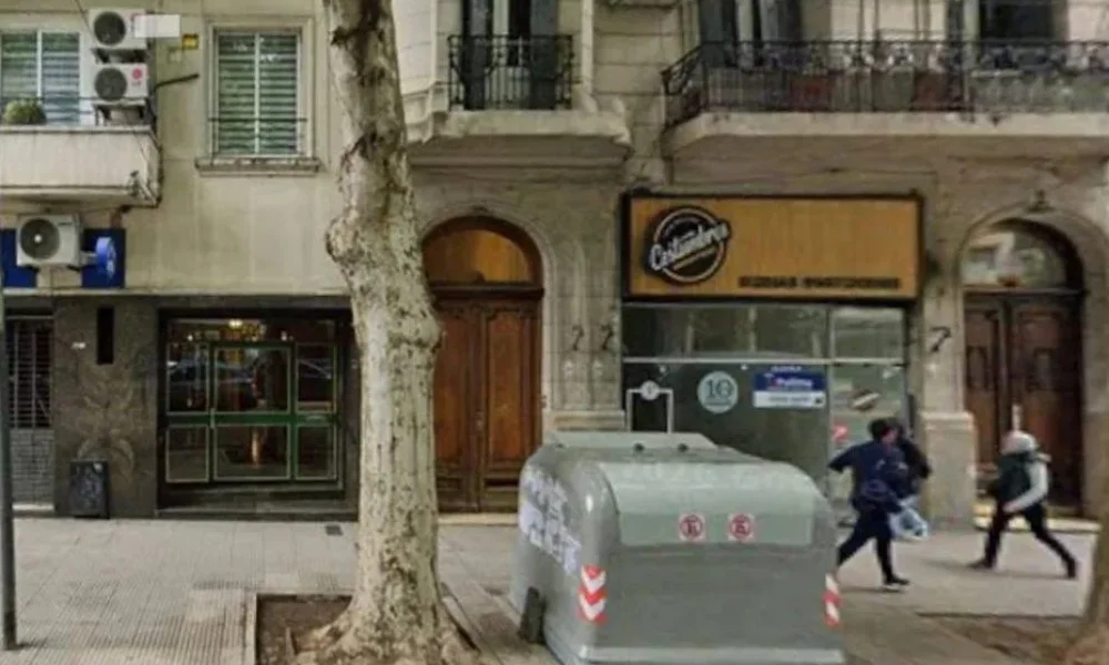 El edificio está ubicado en la avenida General Las Heras al 2100.