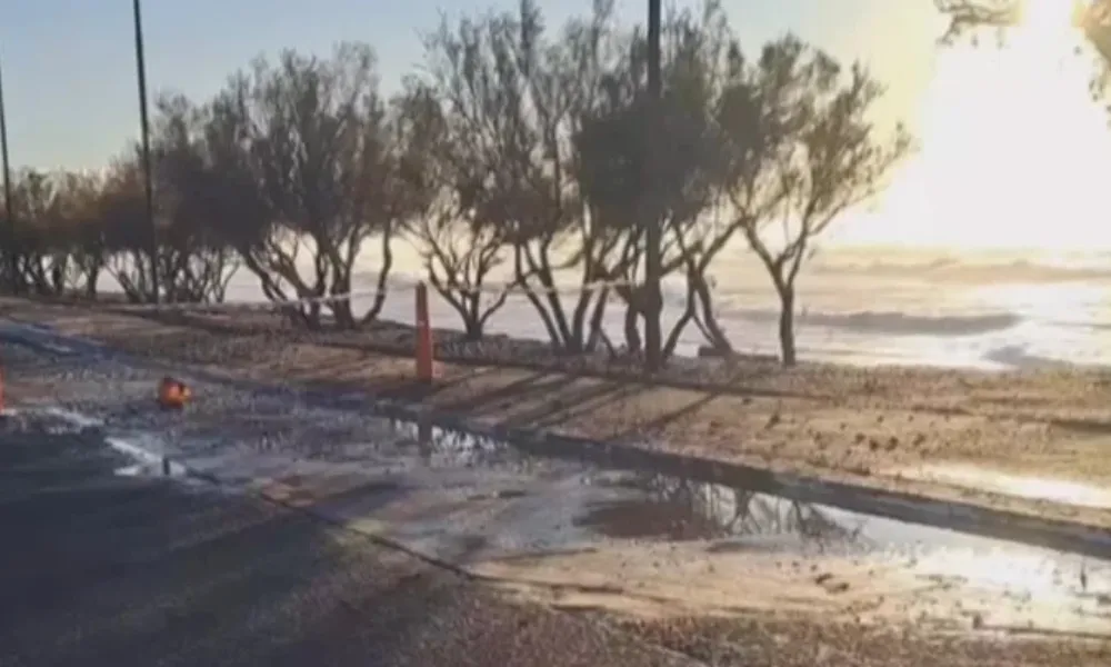 Fuerte oleaje en Playa Unión